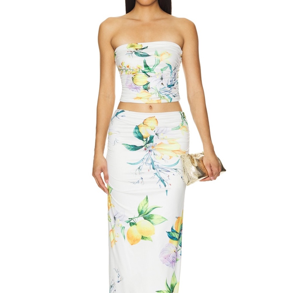 More to come revolve two piece lemon set